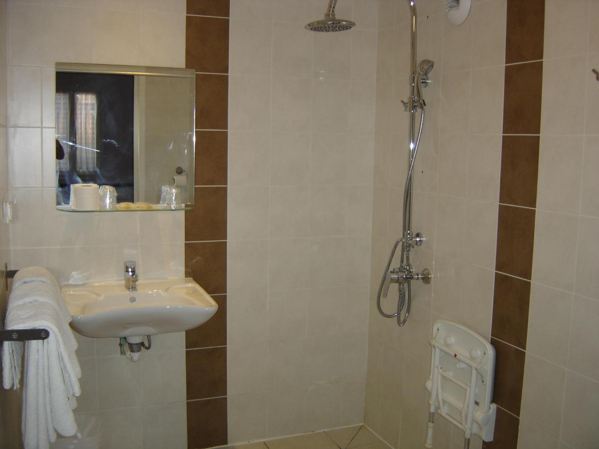 Hotel Restaurant Du Lauragais Logis De France วิลฟรองช์-เดอ-โลราเกส์ ภายนอก รูปภาพ