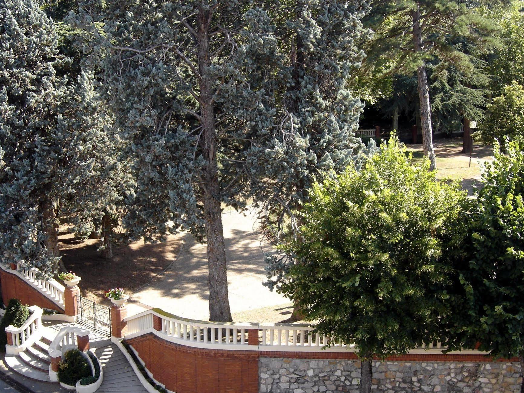 Hotel Restaurant Du Lauragais Logis De France วิลฟรองช์-เดอ-โลราเกส์ ภายนอก รูปภาพ